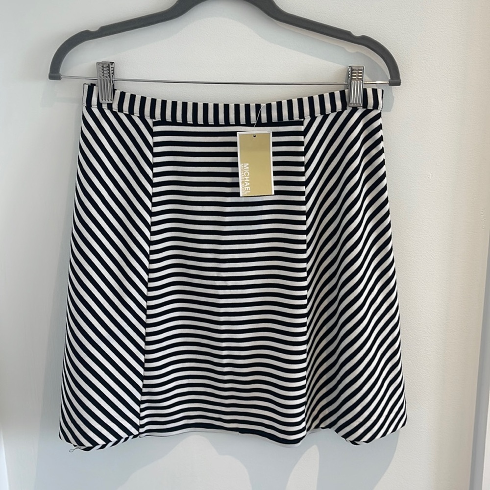 MICHAEL KORS BLACK AND WHITE STRIPED SKIRT SIZE 6 NWT